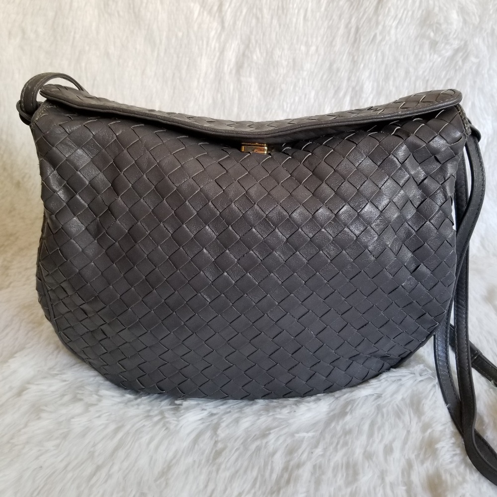 ALEXANDER'S | Gray Woven Leather Shoulder Bag